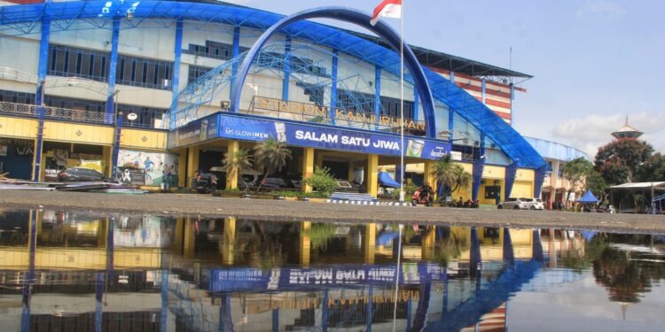 Stadion Kanjuruhan dari luar.
