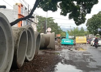 Pembangunan gorong gorong di dekat Jalan Terusan Dieng, Kota Malang.