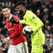 Francis Uzoho tampak bergurau dengan Cristiano Ronaldo saat laga Manchester United vs Omonoia.