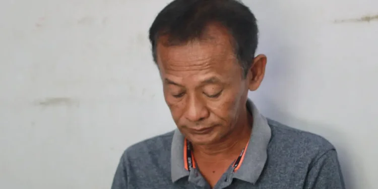 Guntur Purwoko, 57, saat ditemui di rumah duka di Wajak, Kabupaten Malang.