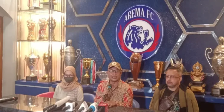 Komisioner Komnas HAM saat berada di Kantor Arema FC pada 3 Oktober 2022 lalu.