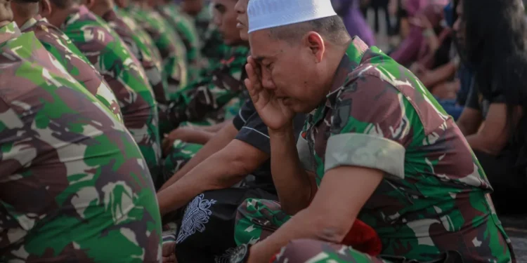 TNI - Foto: TNI Tahlilan dan Doa Bersama di Stadion Kanjuruhan