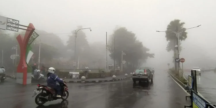 Kota Batu,Kabut Tebal Kota Batu - Begini Penjelasan Kabut Tebal Mendadak Selimuti Kota Batu