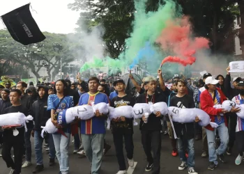 Aksi damai aremania terkait tragedi kanjuruhan.