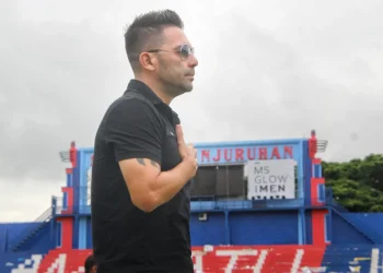 Foto : Kesedihan Pemain Arema FC Saat Tabur Bunga dan Doa Bersama