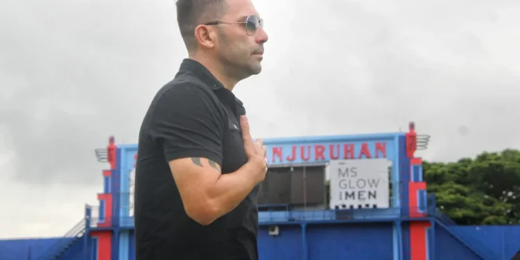 Foto : Kesedihan Pemain Arema FC Saat Tabur Bunga dan Doa Bersama