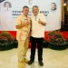 Dr Aqua Dwipayana bersama Susilan seusai Sharing Komunikasi dan Motivasi bertajuk "ASN Kabupaten Cilacap Bersatu Menuju Birokrasi Kelas Dunia" di Pendopo Wijayakusuma Cakti Cilacap pada Jumat (21/10/2022) pagi.