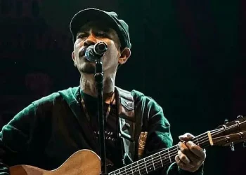 Oktober Hitam, Lagu Iksan Skuter Untuk Duka Sepak Bola Kita