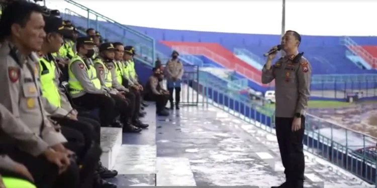 kapolres malang - Instruksi Kapolres Malang Ferli Hidayat saat Apel Pasukan, 5 Jam Sebelum Laga