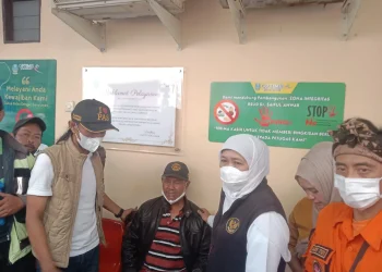 RSSA Malang,Tragedi Kanjuruhan - Isak Tangis Keluarga Korban Tragedi Stadion Kanjuruhan Menanti Identifikasi di RSSA Malang