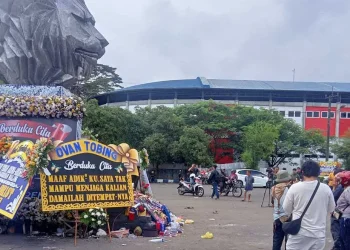 Sore Masih Penuh Duka di Stadion Kanjuruhan Malang
