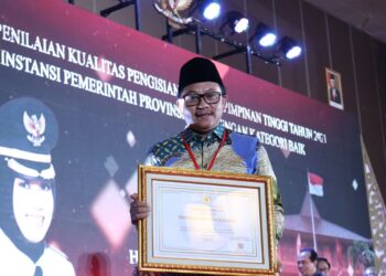 Wali Kota Malang Drs. H. Sutiaji menerima Penghargaan Anugerah Kualitas Pengisian Jabatan Pimpinan Tinggi Tahun 2021. Foto dok. Diskominfo Kota Malang.