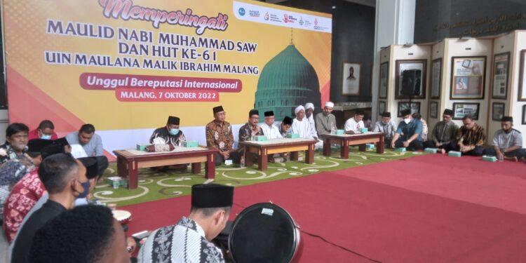 UIN Malang menggelar peringatan Maulid Nabi Muhammad SAW, Jumat 7 Oktober 2022. Foto: Feni Yusnia/Tugumalang.id