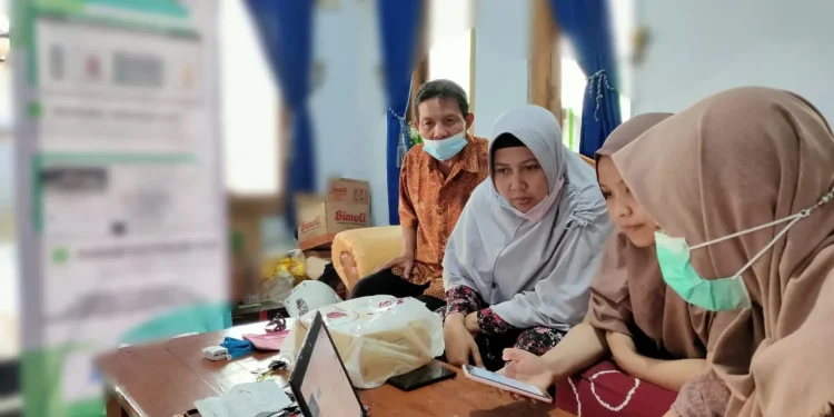 Tim Dosen Polinema Kediri Bantu Optimalisasi dan Pasang Adsense Website LBB PIEP Pare. Foto dok. Polinema Kediri.