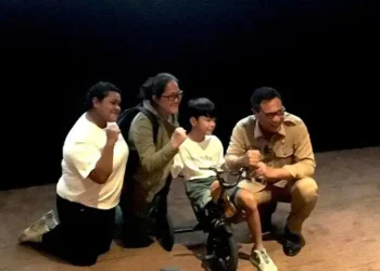 Dari samping kiri Juanita, Anggi Frisca, Tegar, dan Wakil Walikota Malang Sofyan Edi Jarwoko.
