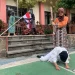 Siswa SMAN 1 Kota Batu menggelar drama kolosal perobekan bendera Hotel Yamato Surabaya dalam peringatan Hari Pahlawan.