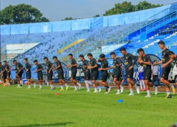 Punggawa Arema FC saat menjalani sesi latihan sebelum kompetisi Liga 1 dihentikan.