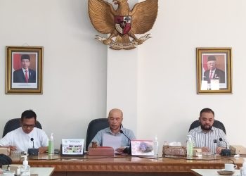 Ketua DPRD Kota Batu Asmadi (tengah) saat mengumumkam proses seleksi pengusulan calon Pj Wali Kota, Kamis (3/11/2022).