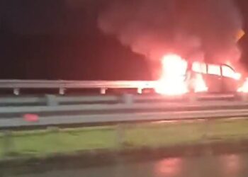 Mobil terbakar di Tol Singosari KM 88, Kabupaten Malang