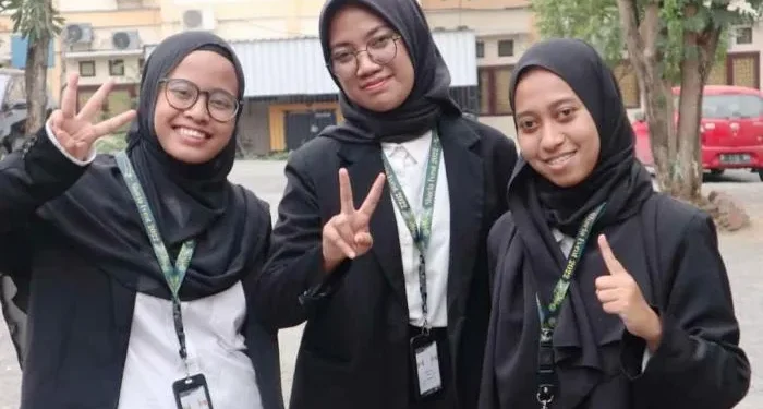 Tiga mahasiswa Fakultas Syariah yang tergabung dalam sebuah tim itu berhasil meraih gelar Juara 1 Lomba Debat Konstitusi Nasional Sharia Event 2022.