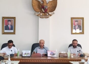 Ketua DPRD Kota Batu Asmadi (tengah) saat mengumumkan proses seleksi pengusulan calon Pj Wali Kota, Kamis (3/11/2022).