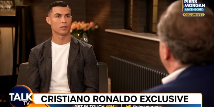 Cristiano Ronaldo saat melakukan wawancara eksklusif bersama dengan Piers Morgan.