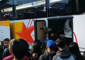 Rombongan korban Tragedi Kanjuruhan bertolak dengan 2 bus ke Jakarta.