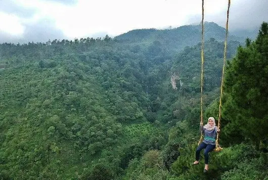 Ayunan dan Spot Foto Instagenik di Coban Parang Tejo.