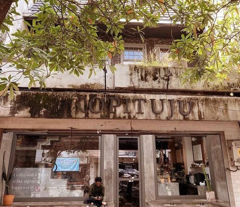 Suasana di Kafe Kopi Tuju.