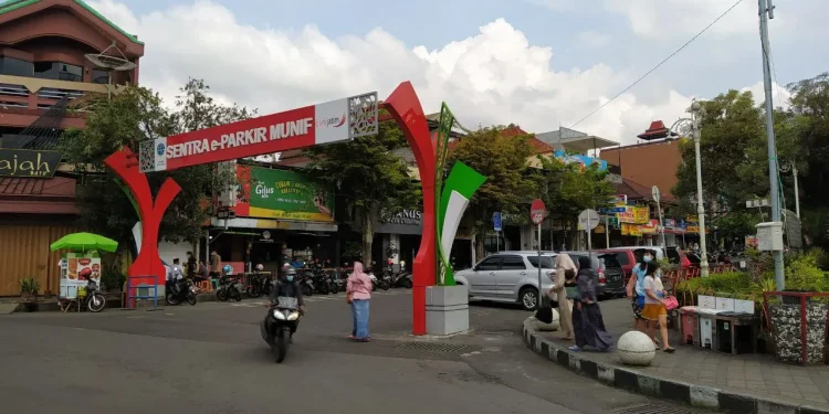 Salah satu kantong parkir di Alun-alun Kota Batu yang nantinya akan dibuat sistem e-parkir guna mencegah adanya potensi kebocoran retribusi. Namun rupanya tidak bisa teralisasi tahun 2022 ini.