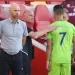 Pelatih Manchester United Erik Ten Hag saat menarik keluar Cristiano Ronaldo di sebuah laga di Premier League musim ini.