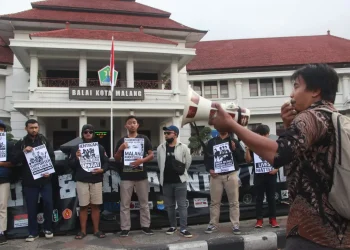 Aksi,Aksi Kamisan,Tragedi Kanjuruhan - Aksi Kamisan Serukan Fokus Penembakan Gas Air Mata Tragedi Kanjuruhan