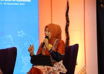 Widayati Sutiaji saat memberikan paparan.