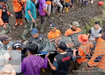 tewas tertimbun tanah longsor