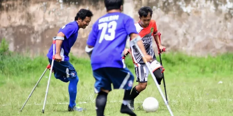 Uji coba pertandingan sepak bola amputasi
