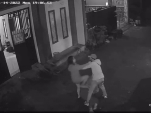 Terekam CCTV Pria lakukan pemukulan pada perempuan