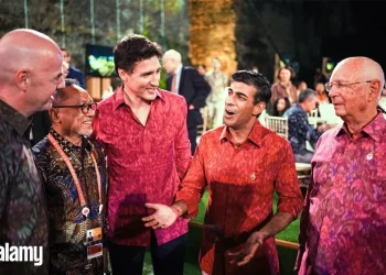 baju batik dibully warga Inggris