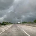mendung menyelimuti exit tol sawojajar.