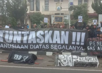 Aremania turun ke jalan di Pujon, Malang