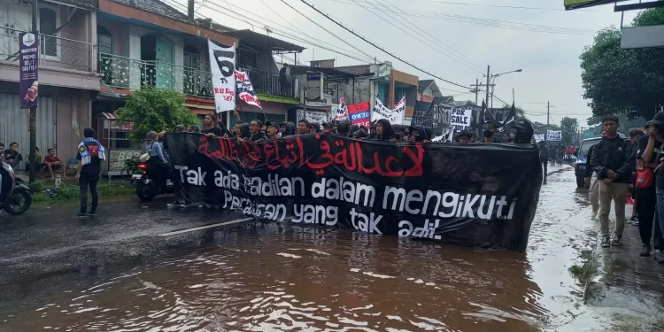 Aremania turun ke jalan tuntut keadilan Tragedi Kanjuruhan menyebar ke penjuru kota dan kabupaten