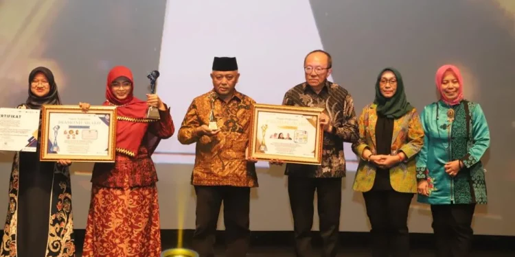 Bupati Malang Terima penghargaan percepatan stunting dengan aplikasi koncosregep