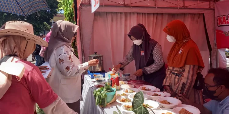 Bupati Traktir bakso 1262 mangkok