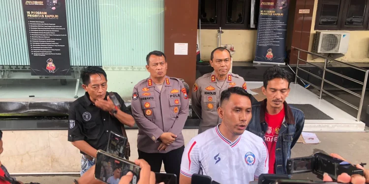 Aremania ke Polda Jatim