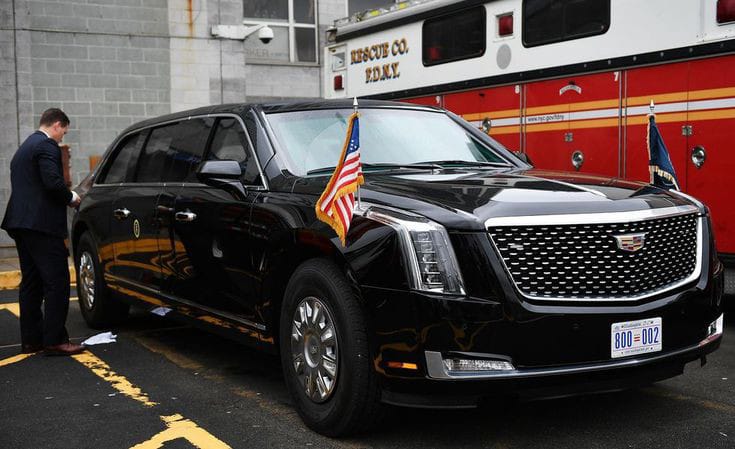 Mobil The Beast yang digunakan menjemput Presiden Amerika, Joe Biden.