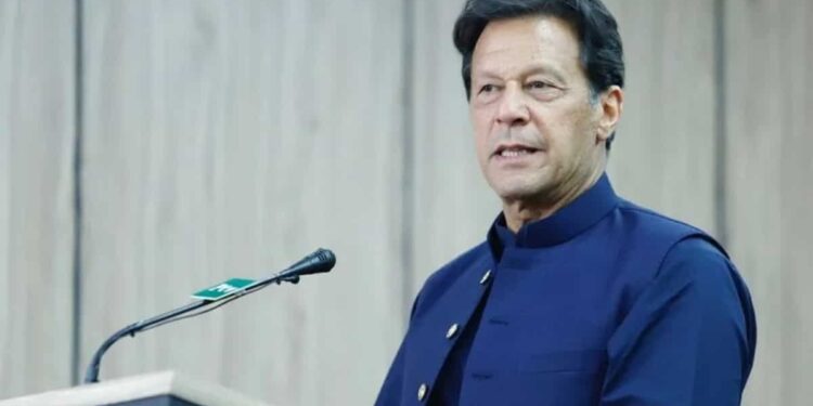 Sosok Imran Khan, mantan perdana menteri Pakistan yang ditembak di bagian kaki pada Kamis (03/11/2022).