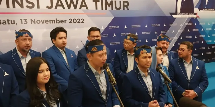 Ketum Partai Demokrat Agus Harimurti Yudhoyono (AHY) usai melantik jajaran 38 ketua DPD se-Jatim di Kota Batu, Jawa Timur, Minggu (13/11/2022).