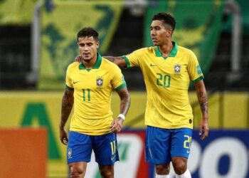 Roberto Firmino dan Philippe Coutinho saat masih membela timnas Brasil.