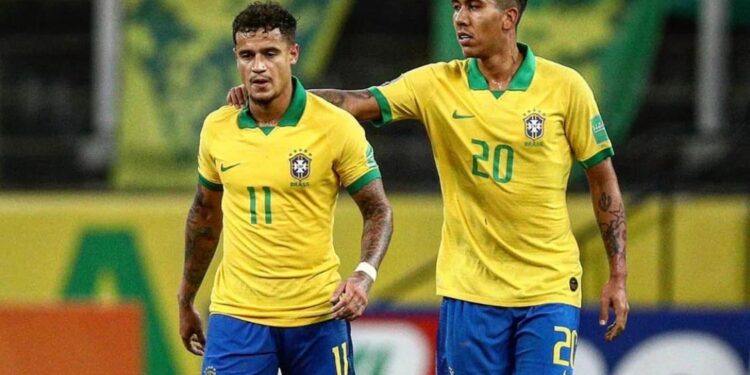 Roberto Firmino dan Philippe Coutinho saat masih membela timnas Brasil.