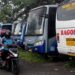 Bus Bagong parkir dekat Bus Puspa Indah yang sudah mangkrak di Terminal Landungsari, Kota Malang.
