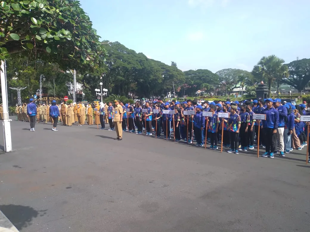 Suasana apel pagi sekaligus pemberangkatan kontingen atlet Pekan Olahraga Pelajar Daerah (POPDA) XIII Provinsi Jawa Timur Tahun 2022.